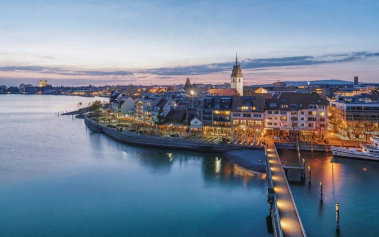 Friedrichshafen am Abend