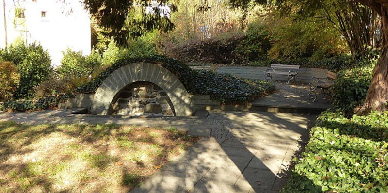 Brunnen im Park