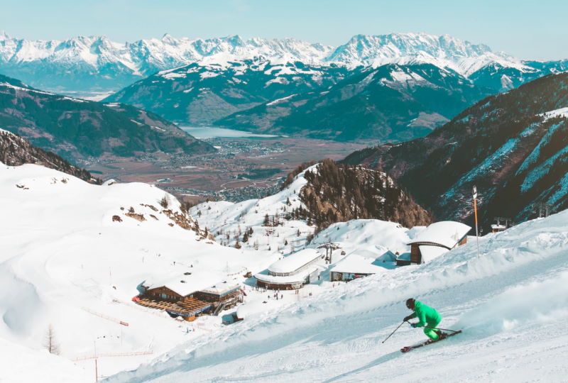 Verschneite Gipfel in der Schweiz